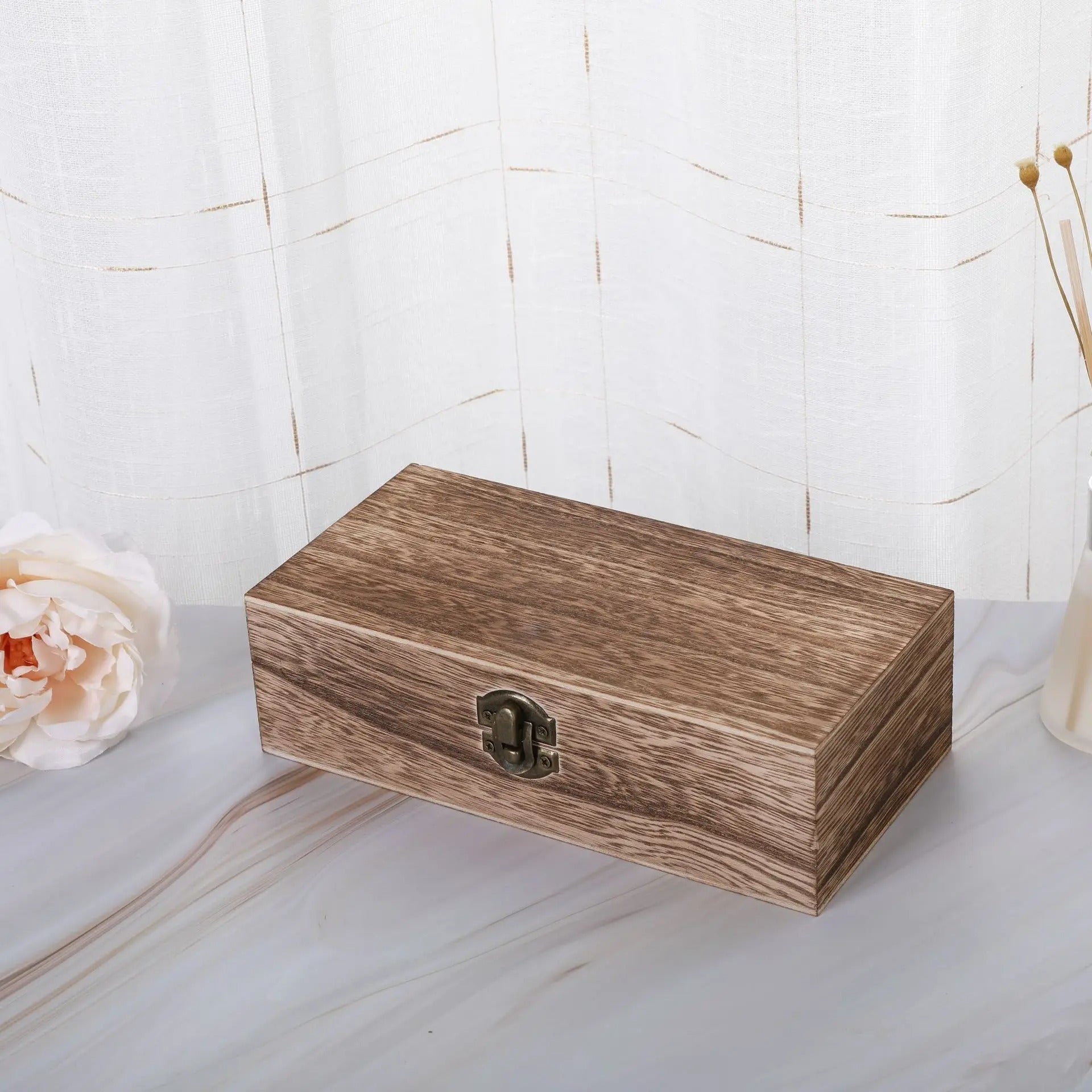 Retro Wooden Clamshell Storage Box – Timeless Elegance for Keepsakes & Decor