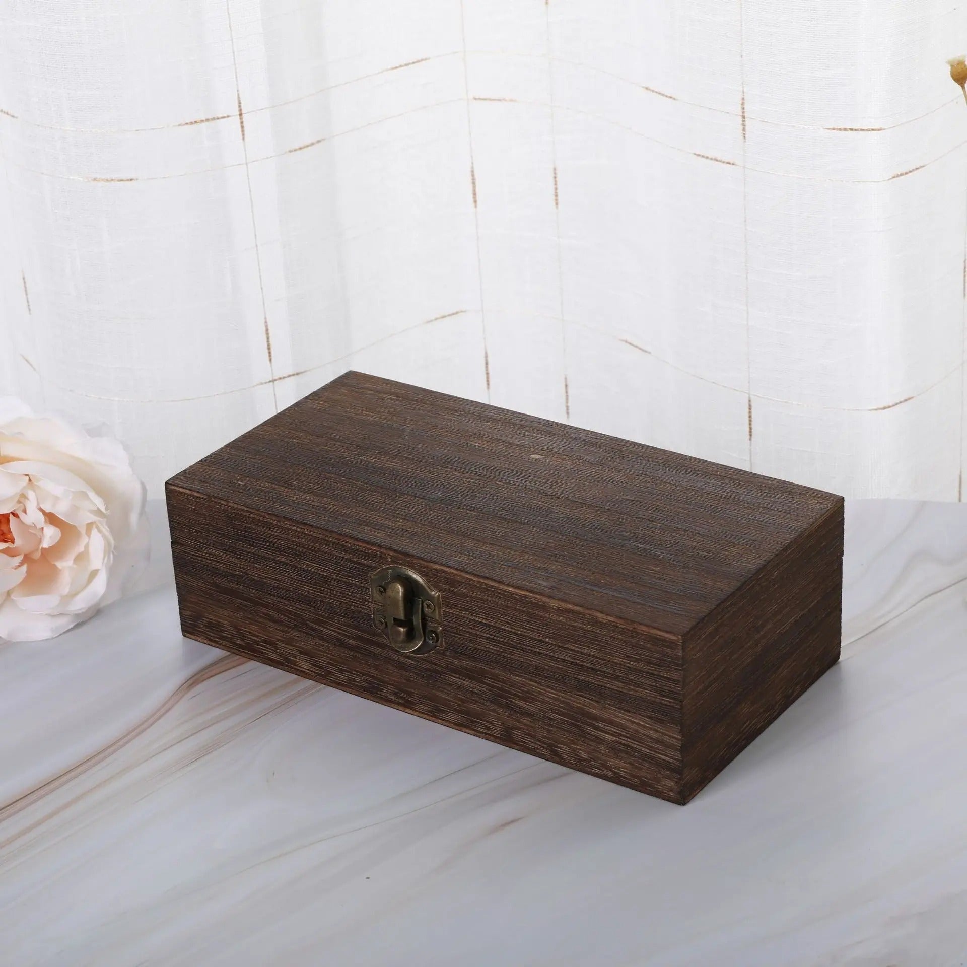 Retro Wooden Clamshell Storage Box – Timeless Elegance for Keepsakes & Decor
